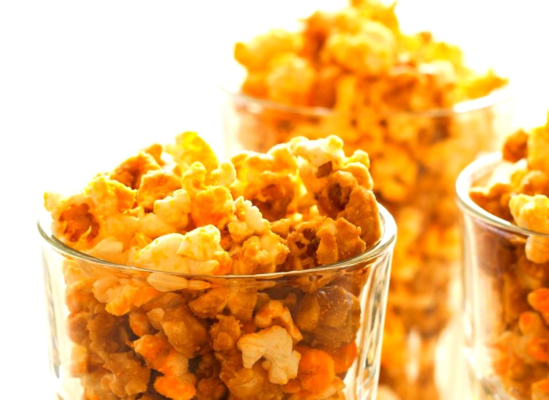 Recipe: Cheddar & Caramel Popcorn Mix