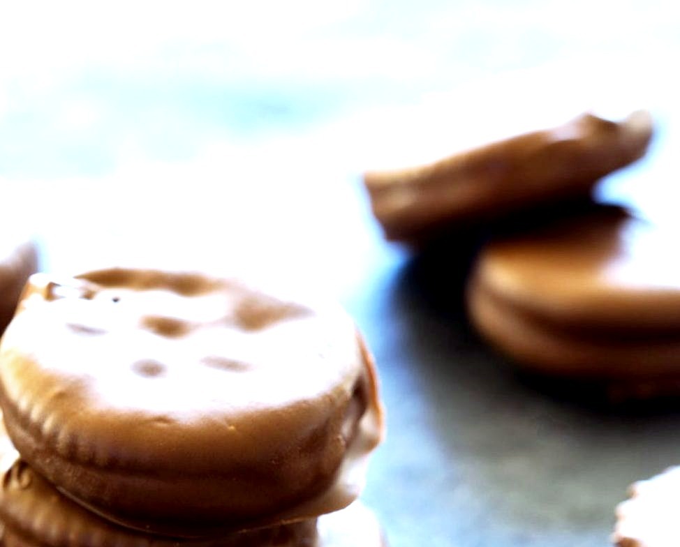 Recipe: Chocolate Covered Peanut Butter Ritz Sandwiches