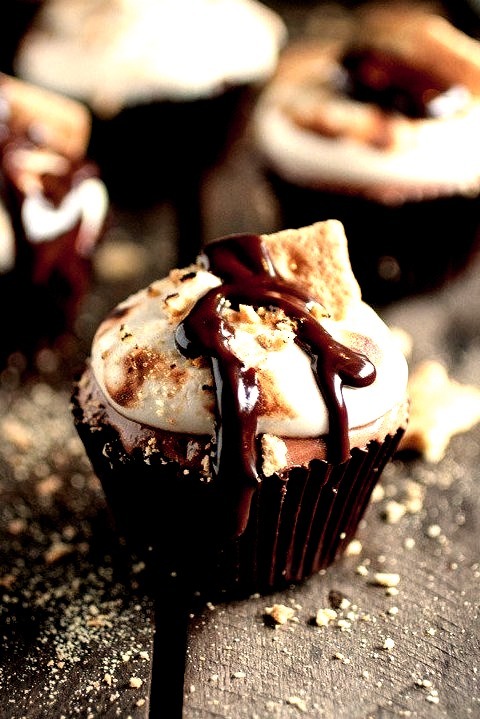 Recipe: S'more Milk Chocolate Mousse Filled Chocolate Cups with Marshmallow Frosting