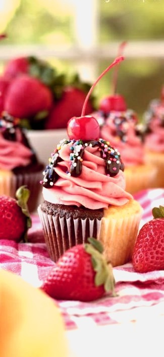 Banana Split Cupcakes Your Cup Of Cake